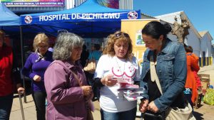 informacion-cancer-de-mamas-pichilemu-feria-libre