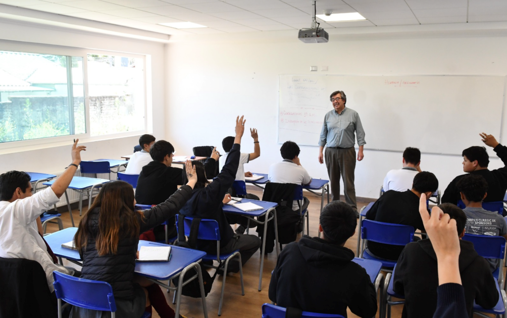 Circular fija criterios sobre uso de dispositivos móviles en educación parvularia, básica y media