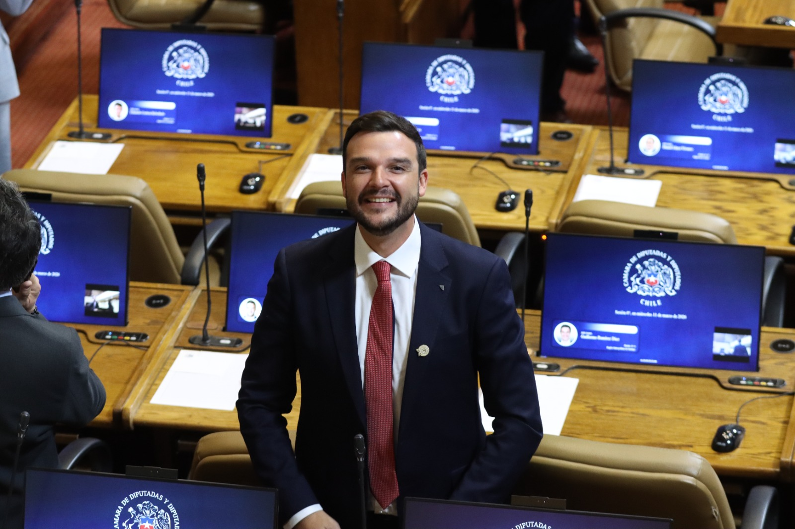 Diputado Ricardo Neumann tras asumir en el Congreso en representación del Distrito 16: "Hoy comienza una etapa en la que Chile volverá a levantarse"