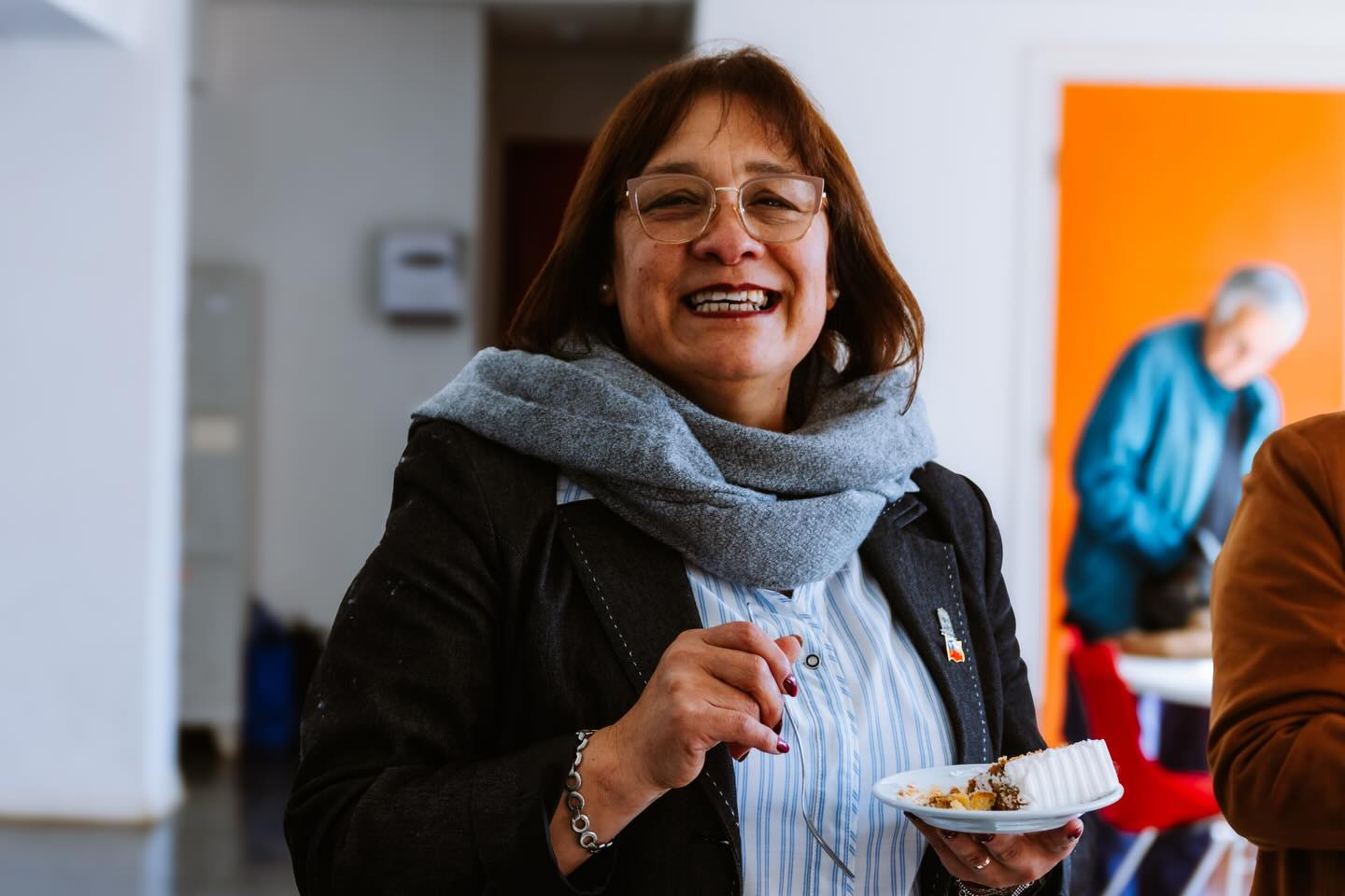 DEPARTAMENTO DE EDUCACIÓN MUNICIPAL DE PICHILEMU RECONOCE 41 AÑOS DE COMPROMISO DE FUNCIONARIA ANGÉLICA BARRERA